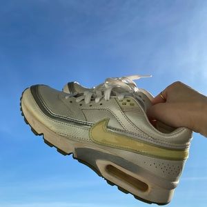 old school style nikes. good condition. size 16.5